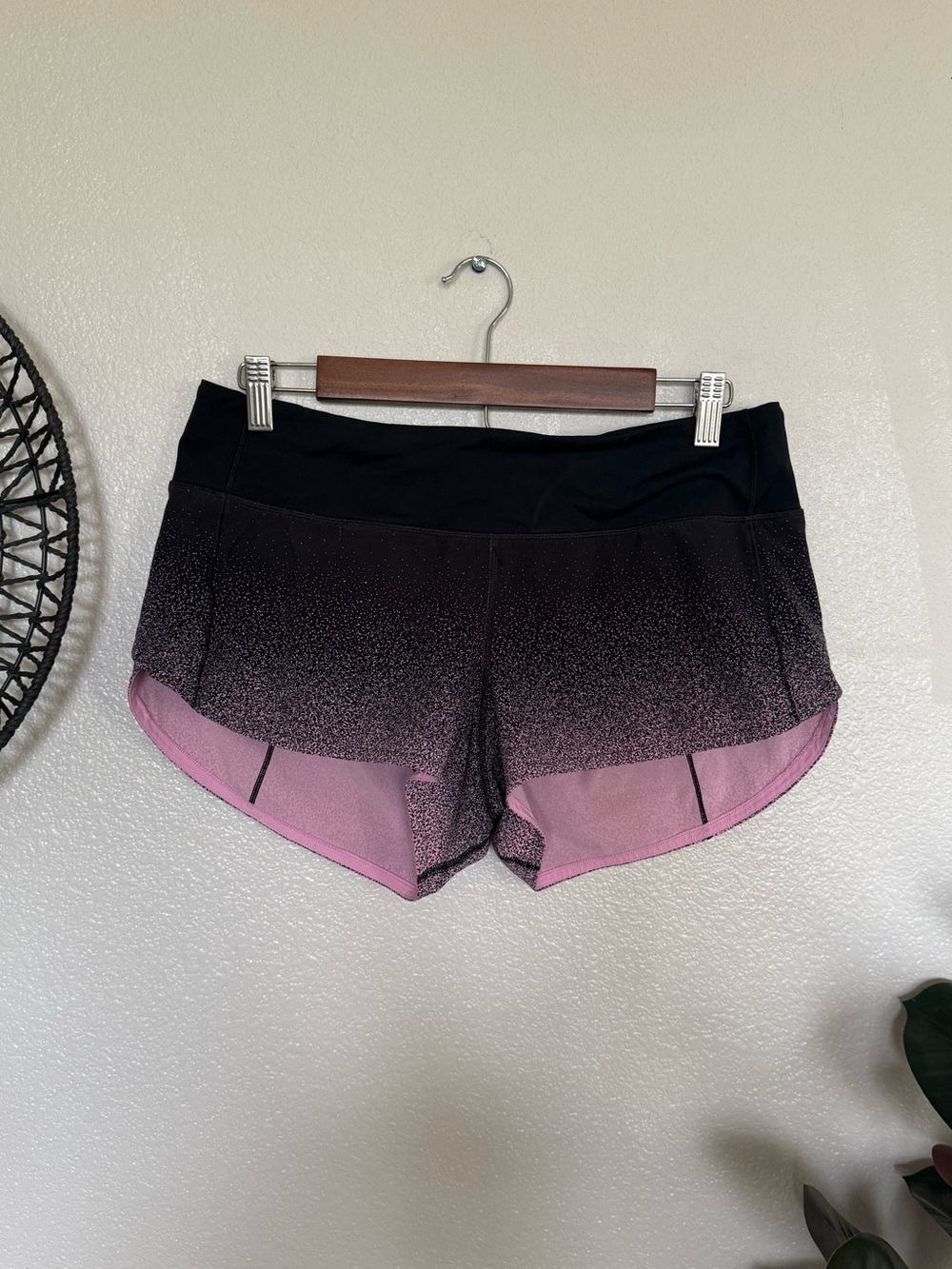 lululemon athletica Speed Up Shorts 2.5” Size 8 Ombré Speckle Stop Print